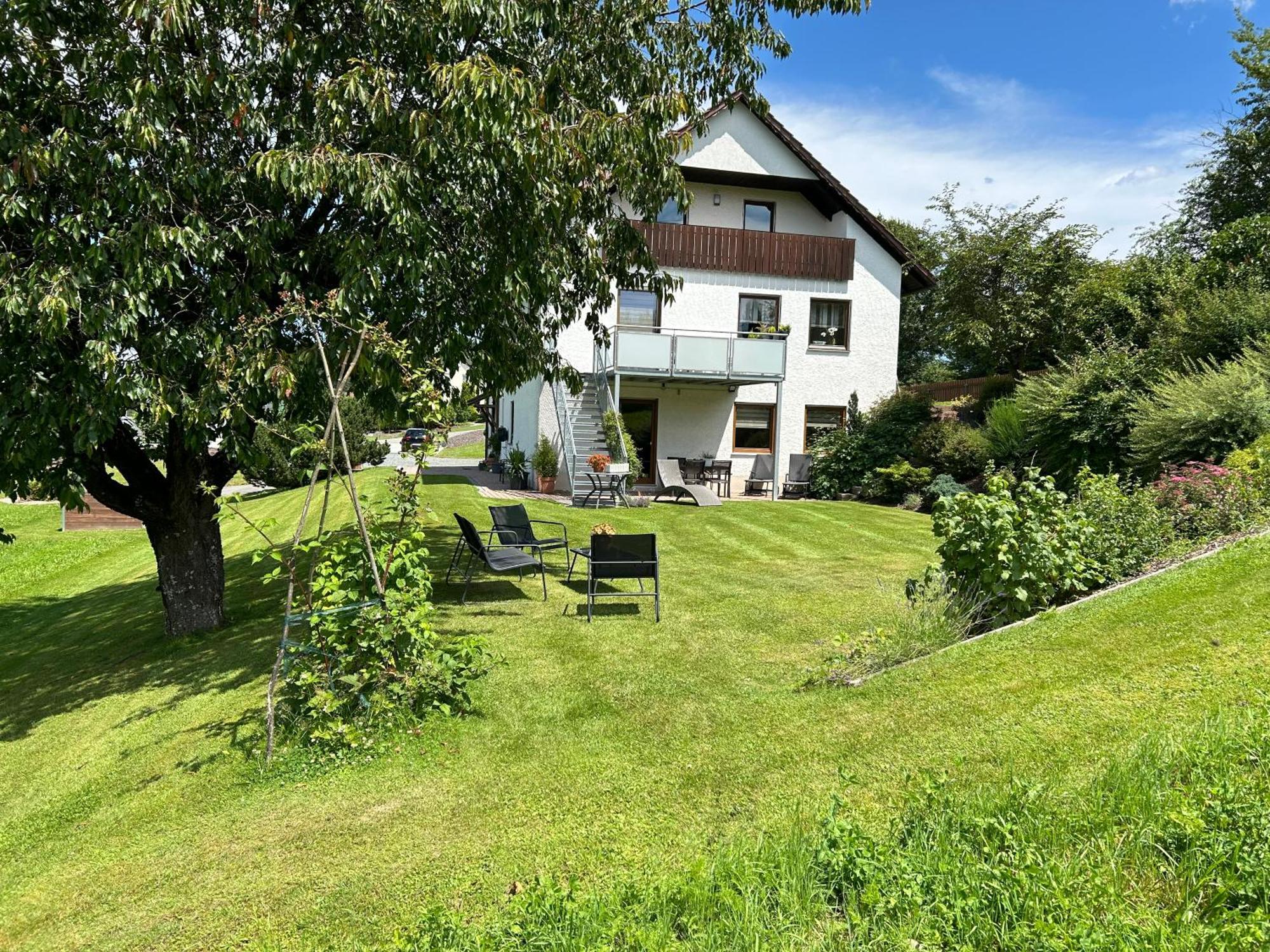 Ruhige Ferienwohnung Mit Terrasse Fuer 2 Personen Vohenstrauss Exteriér fotografie